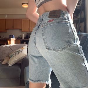 Long lines Wrangler jean shorts. Fit like M-L